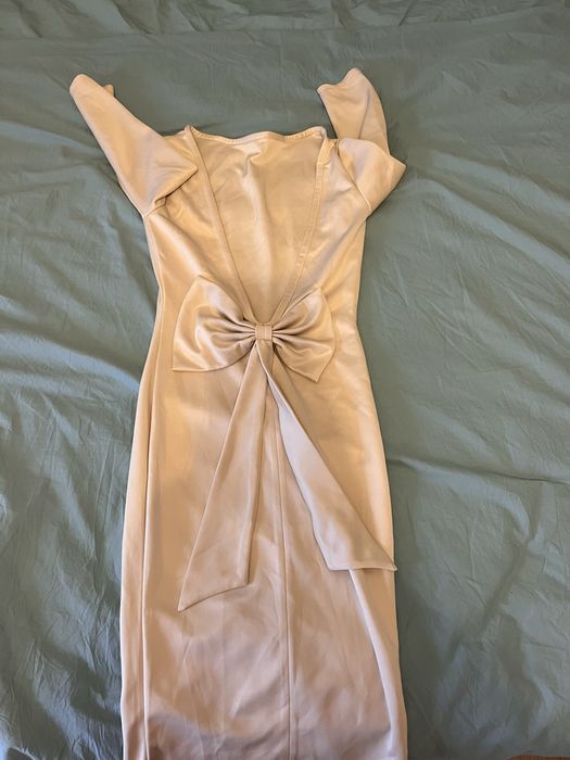 Rochie spate gol si funda M