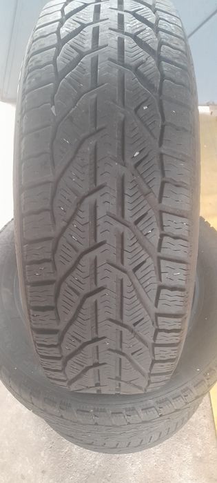 Anvelope de iarna 215/60R17