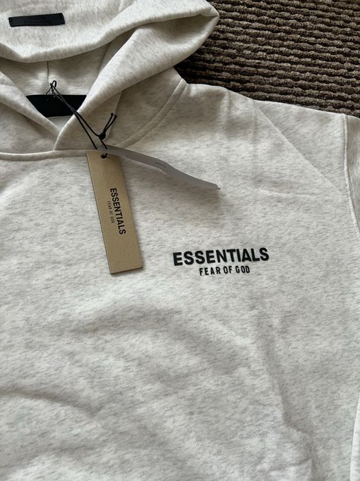 Vând compleu essentials hanorac+pantaloni