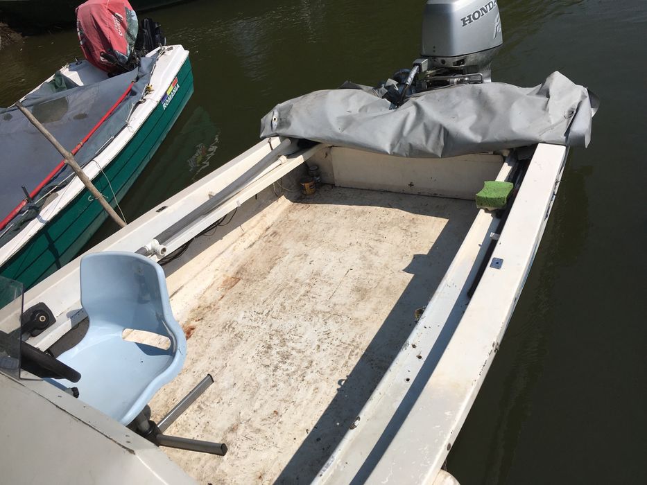 barca cu motor 30cp Honda