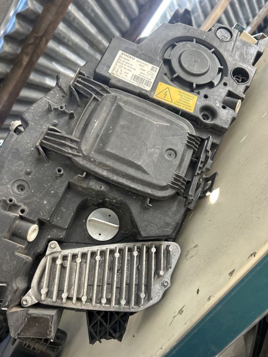 Десен фар за Volvo FH