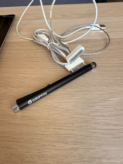 iPad 2 32gb ca nou. A avut folie pe el. Folosit ca prompter