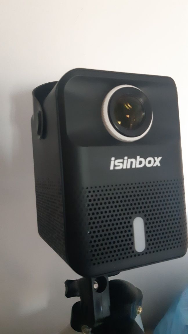 Proiector LED ISINBOX X8