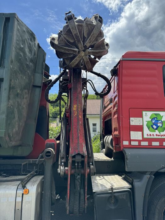 Camion fier vechi Abroll cu macara si container