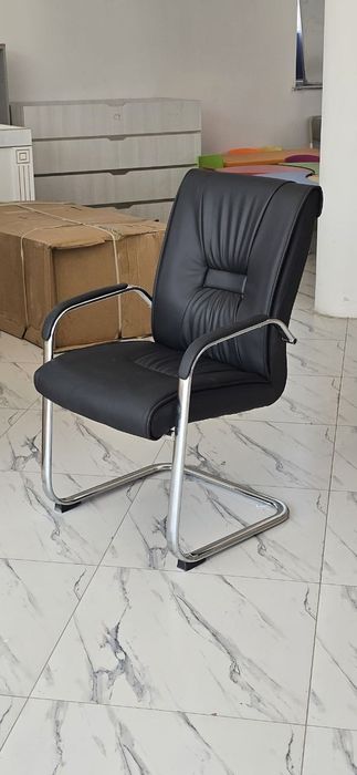 Кресло на полозьях эко кожа высшего качества