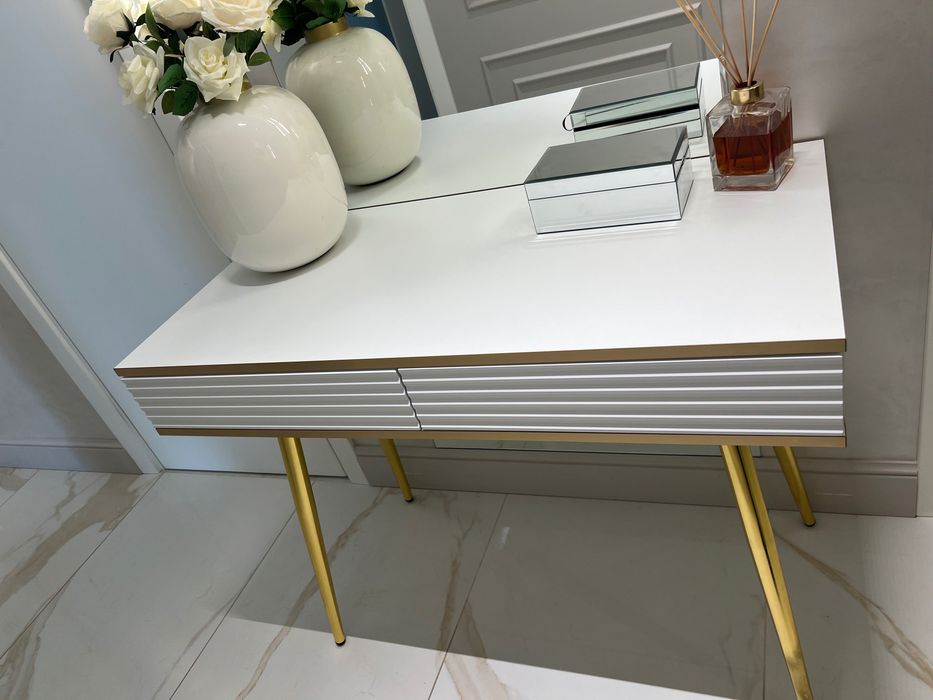 Тоалетка; Конзолна маса