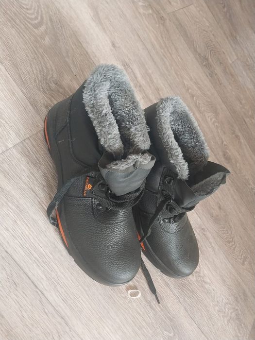 Продам летний спецодежда и ботинка спецодежда размер М и ботинка