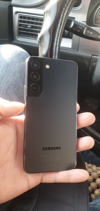 Samsung s 22 xolati juda yaxshi