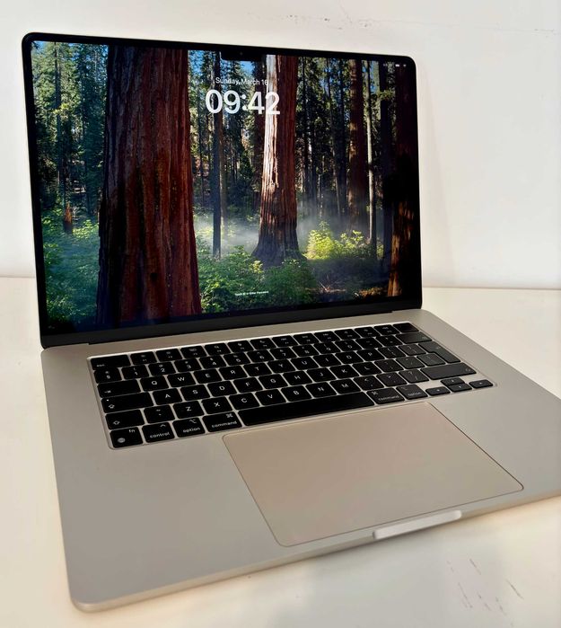 MacBook Air M3 2024, 8GB RAM, 256GB SSD – Stare impecabilă
