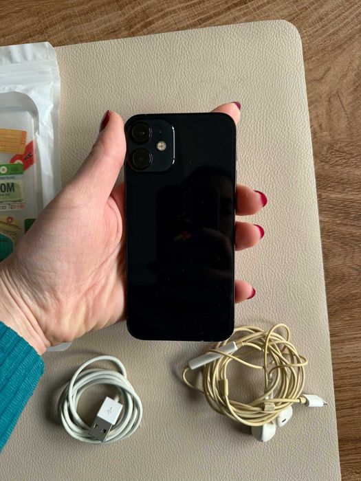 iPhone 12 mini 64GB, черен – в много добро състояние