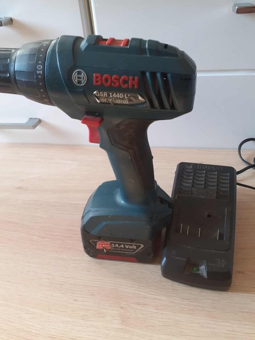 Vind filetanta Bosch cu tot de incarcator