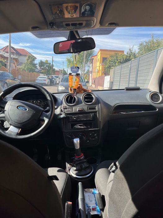 Vând ford fiesta
