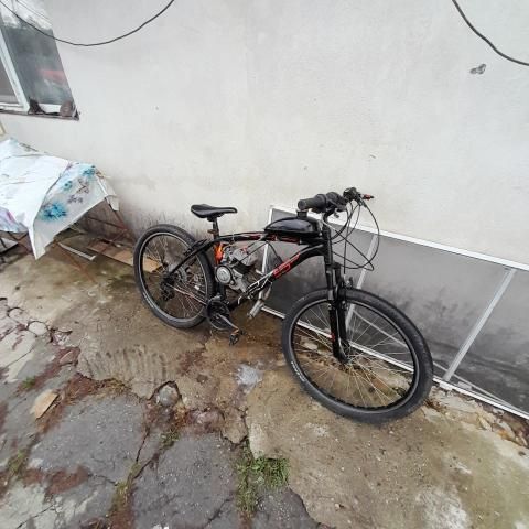 Vând bicicleta cu motor sport 80cc 2t