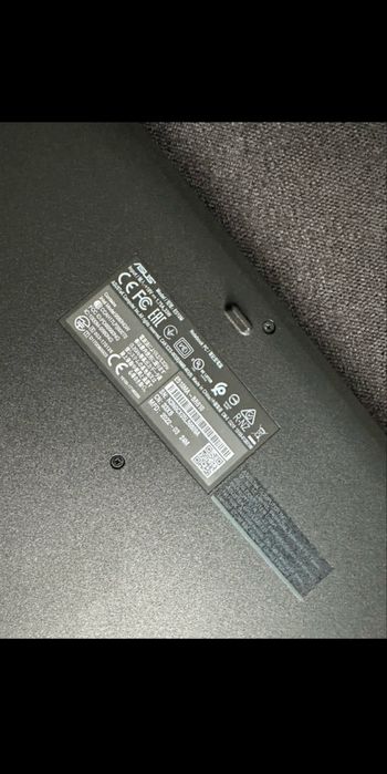 Vând laptop ASUS VivoBook