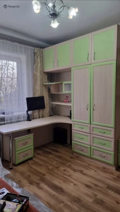 Продам детский мебельный гарнитур с письменным столом