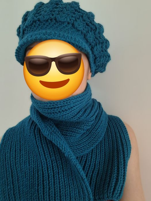 Шапка/кепка  с шарфом ручной вязки