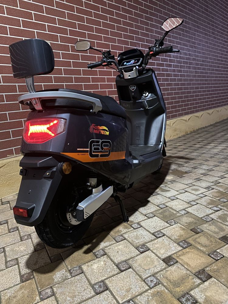Elektro skuter e9