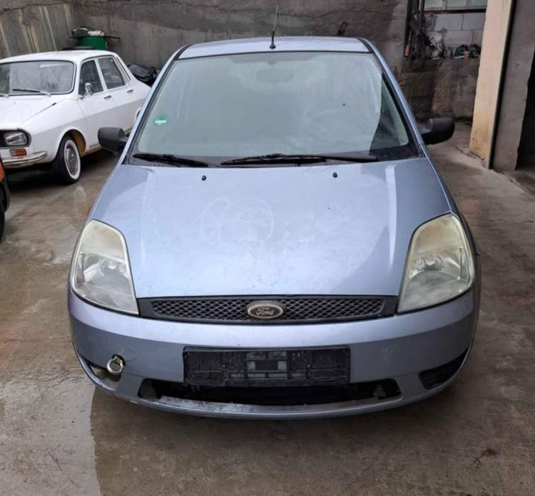 Dezmembrez Ford Fiesta 1.3 benzina an 2004 2 uși