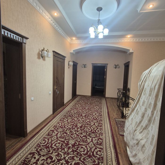 Шикарный просторный 2х этажный в центре (Бадамзар)