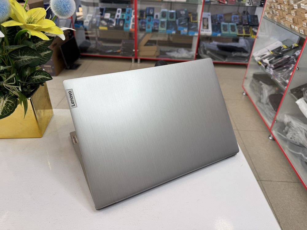 lenovo ofisnoy 4/256 ssdlik holatlari ishlashlari yaxshi ofis iwlariga
