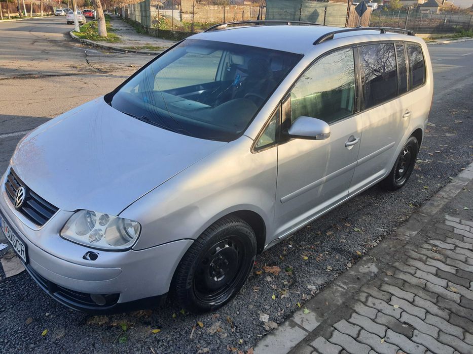 Vand  Touran 1.9 6 trepte  ofer fiscal pret 2200 euro negociabil