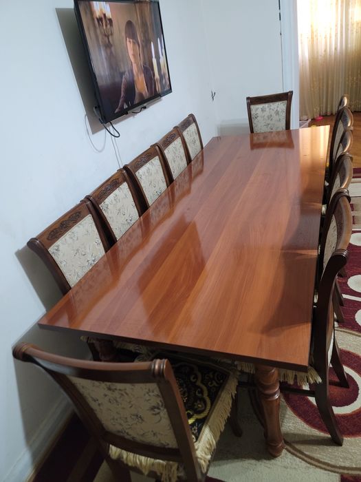 Стол и 12 стульев
