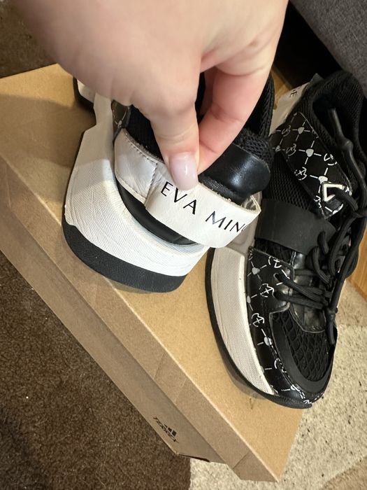 Сникърси Eva Minge