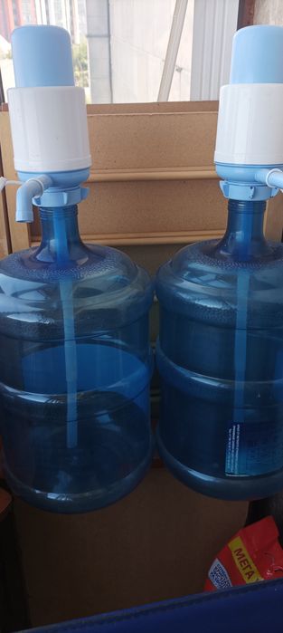 Бутыль с помпой для питьевой воды