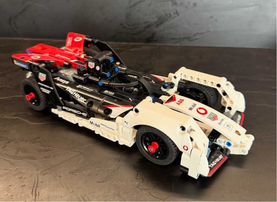 LEGO Technic Formula Porsche 99X Electric 42137