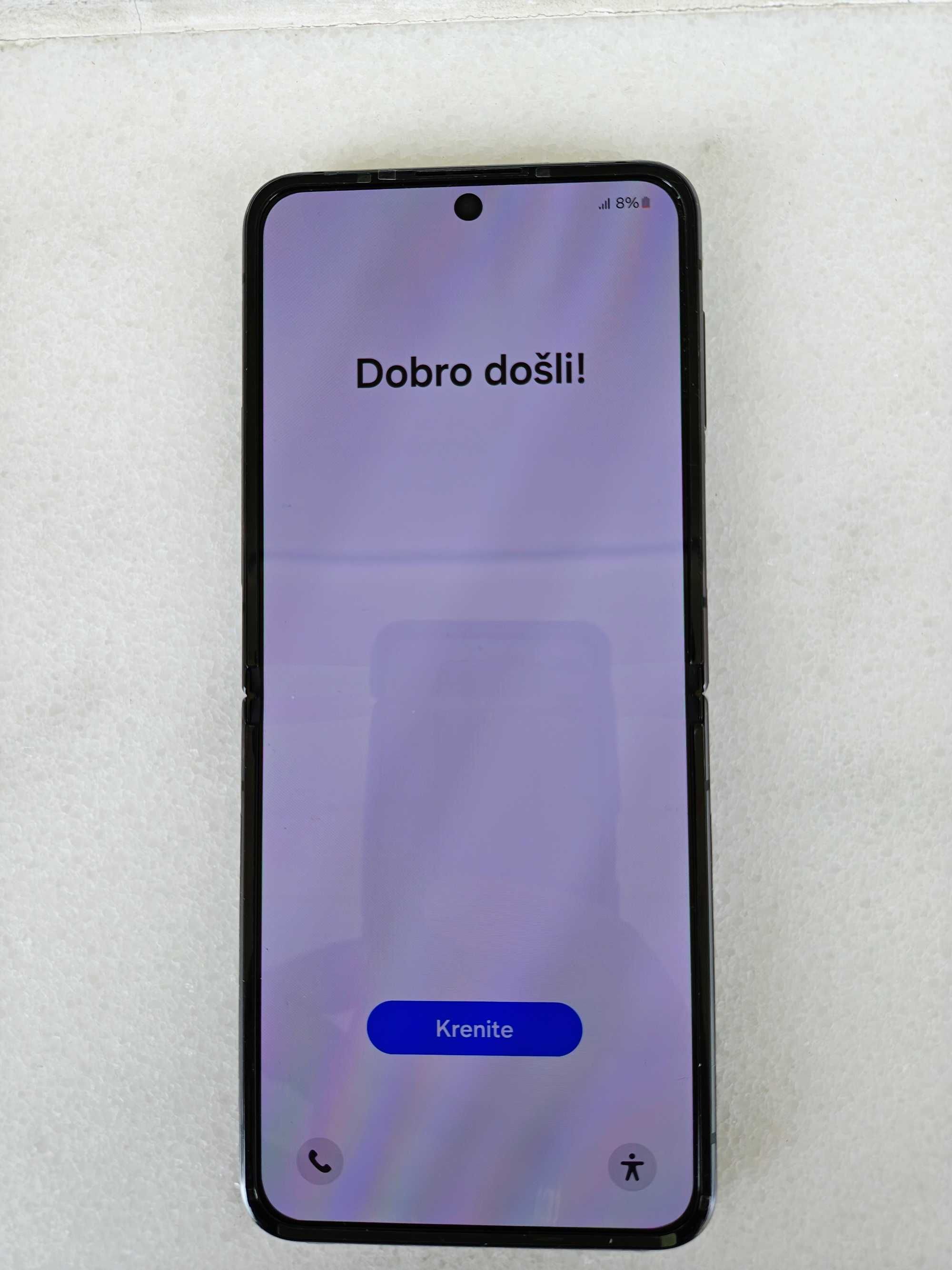 Продавам смартфон Samsung Galaxy Flip4