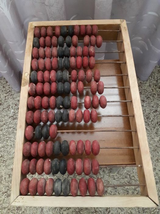 Деревянные счеты (времен СССР)