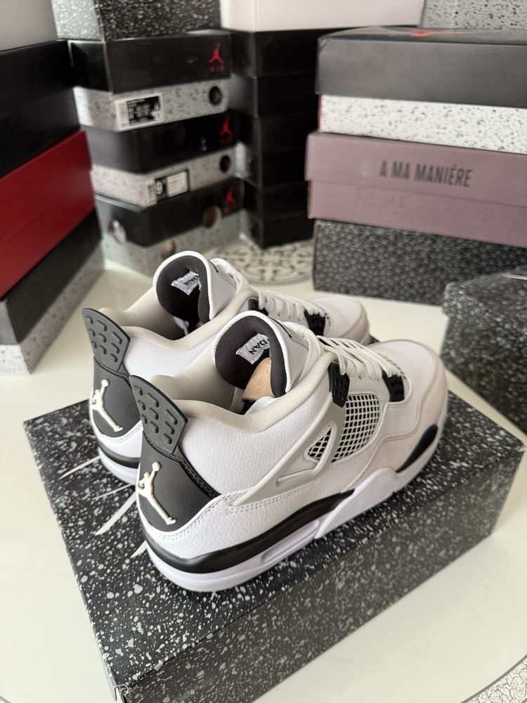 Jordan Retro 4 Military Black