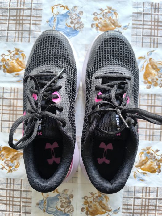 Маратонки за бягане under armour