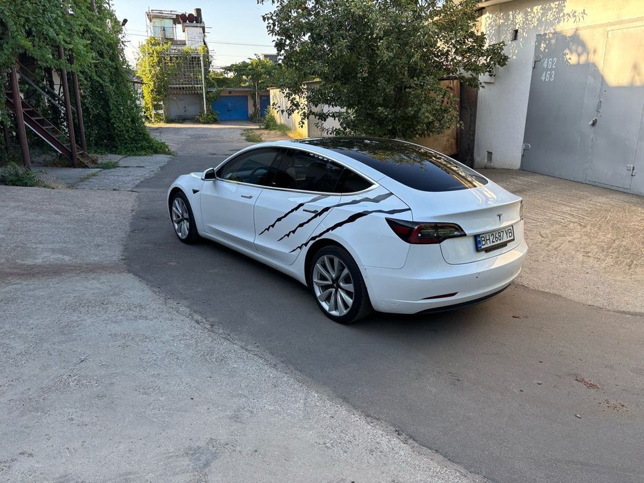 Наем на Tesla Model 3 2019