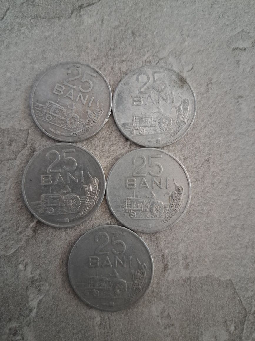 Monede vechi de 25 de bani 5lei si 1 leu.
