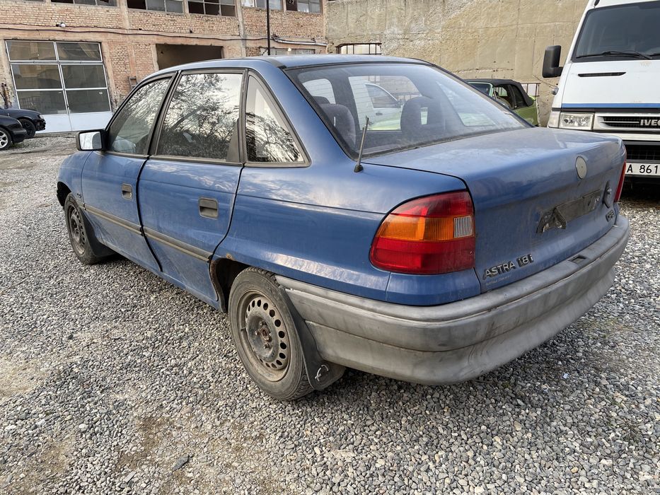 Opel Astra 1.8 90кс 1994 На Части