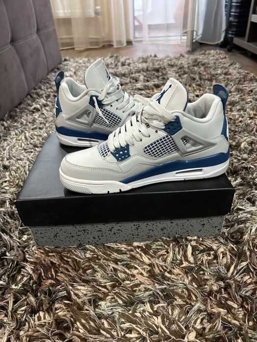 Air Jordan 4 Military Blue