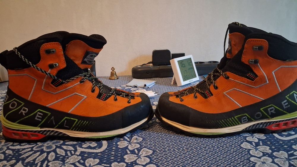 Продам ботинки для альпинизма б/у