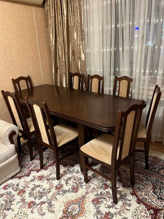 Стол с 8 стульями