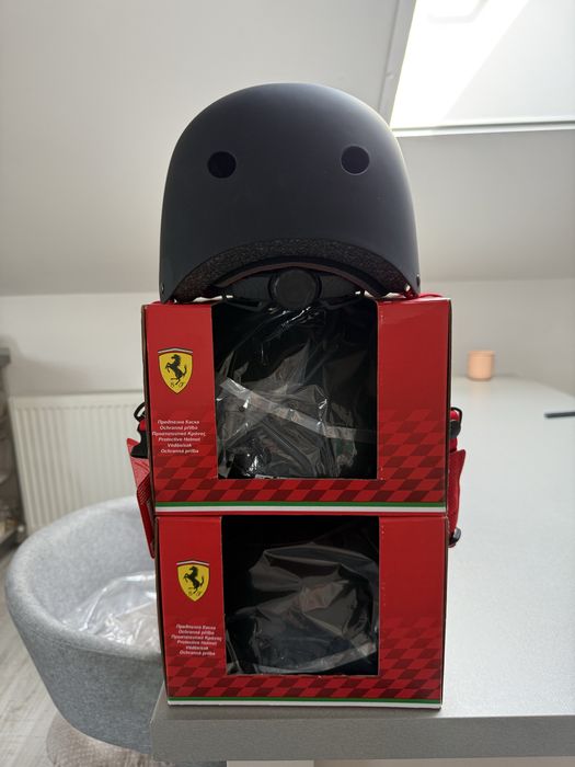 Casca trotineta  Scuderia Ferrari, noua