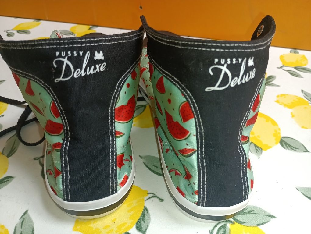 Deluxe N 42 кецове на Дини - 27 лв