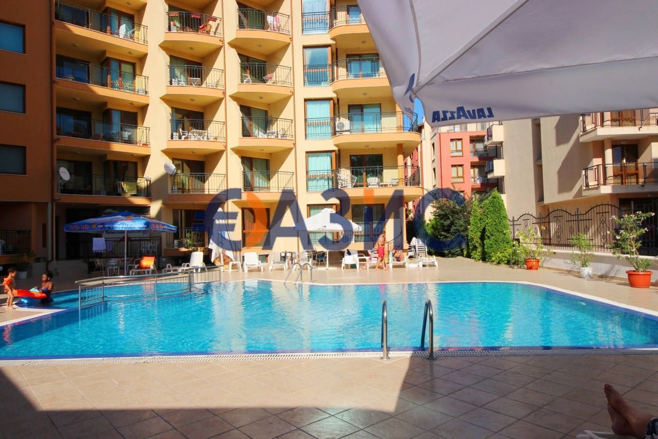 Продава се Двустаен апартамент в к.к. Слънчев бряг - 35 кв.м за 1200 €/кв.м - Снимка #11
