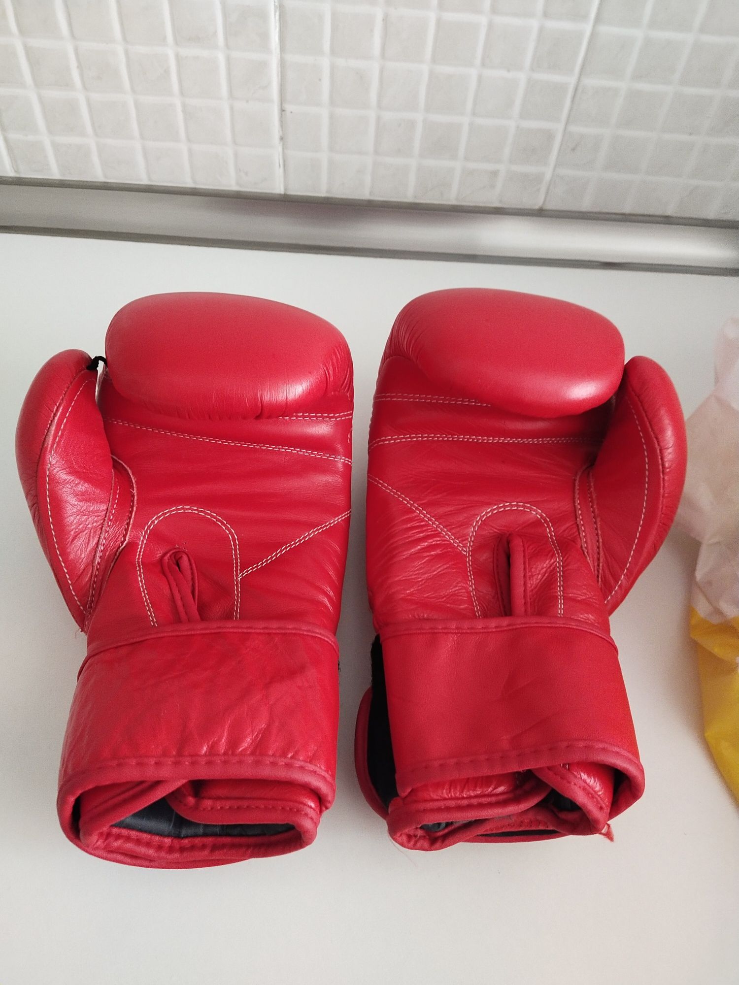 Срочно продам боксерские перчатки Cleto Reyes