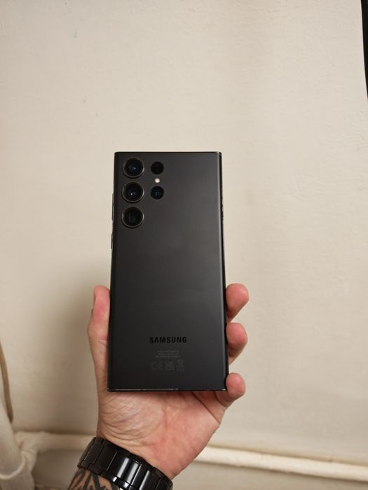 Vând sau schimb Samsung S23 Ultra Black 256GB Stare foarte buna