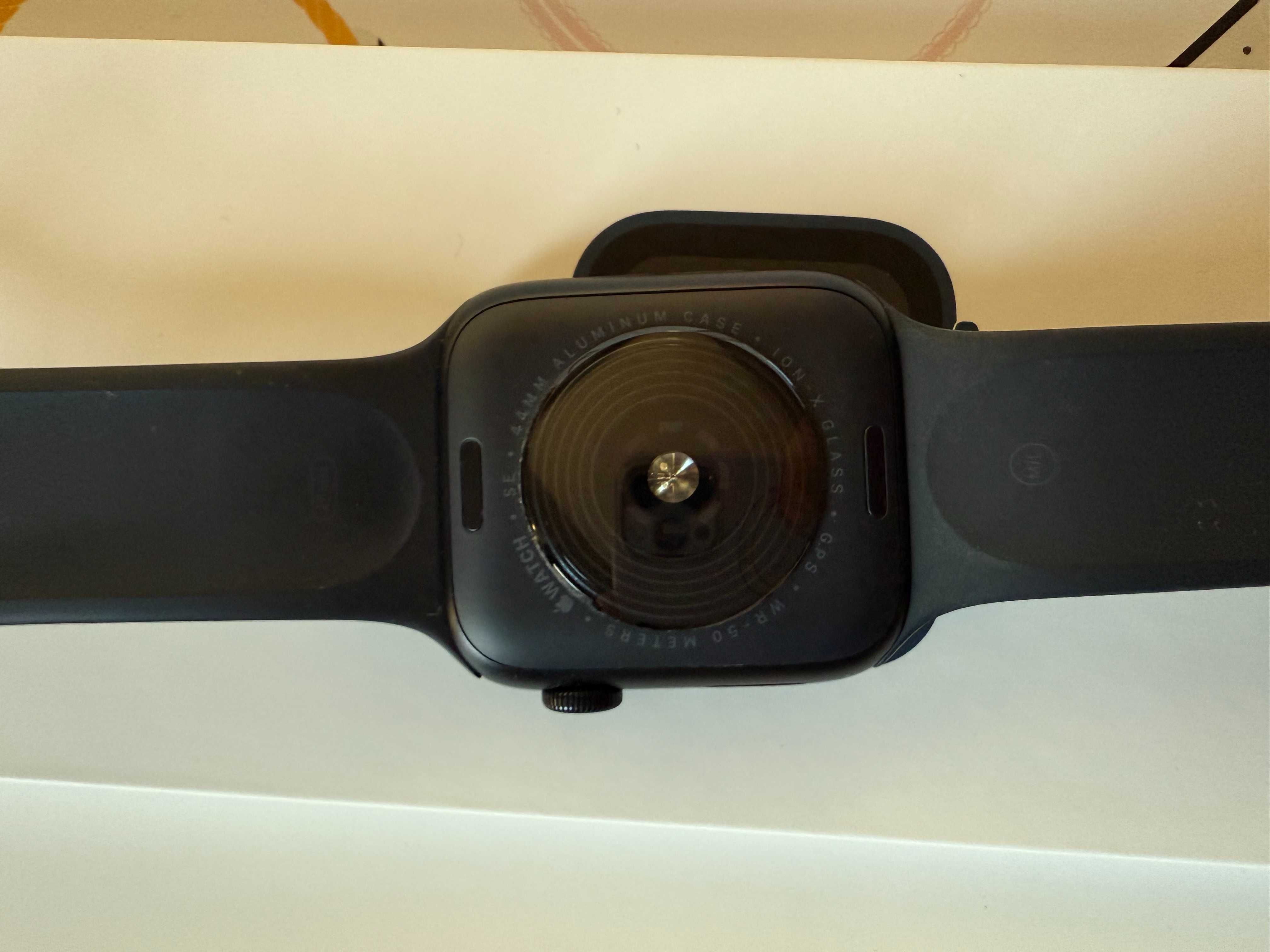 Apple Watch SE2 GPS 44mm Midnight - в гаранция