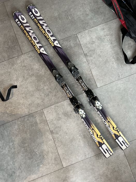 Schiuri atomic 174cm cross