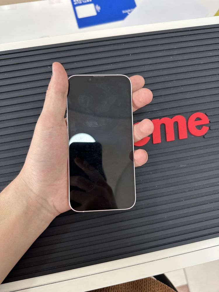 iPhone 13 в идеальном состоянии
