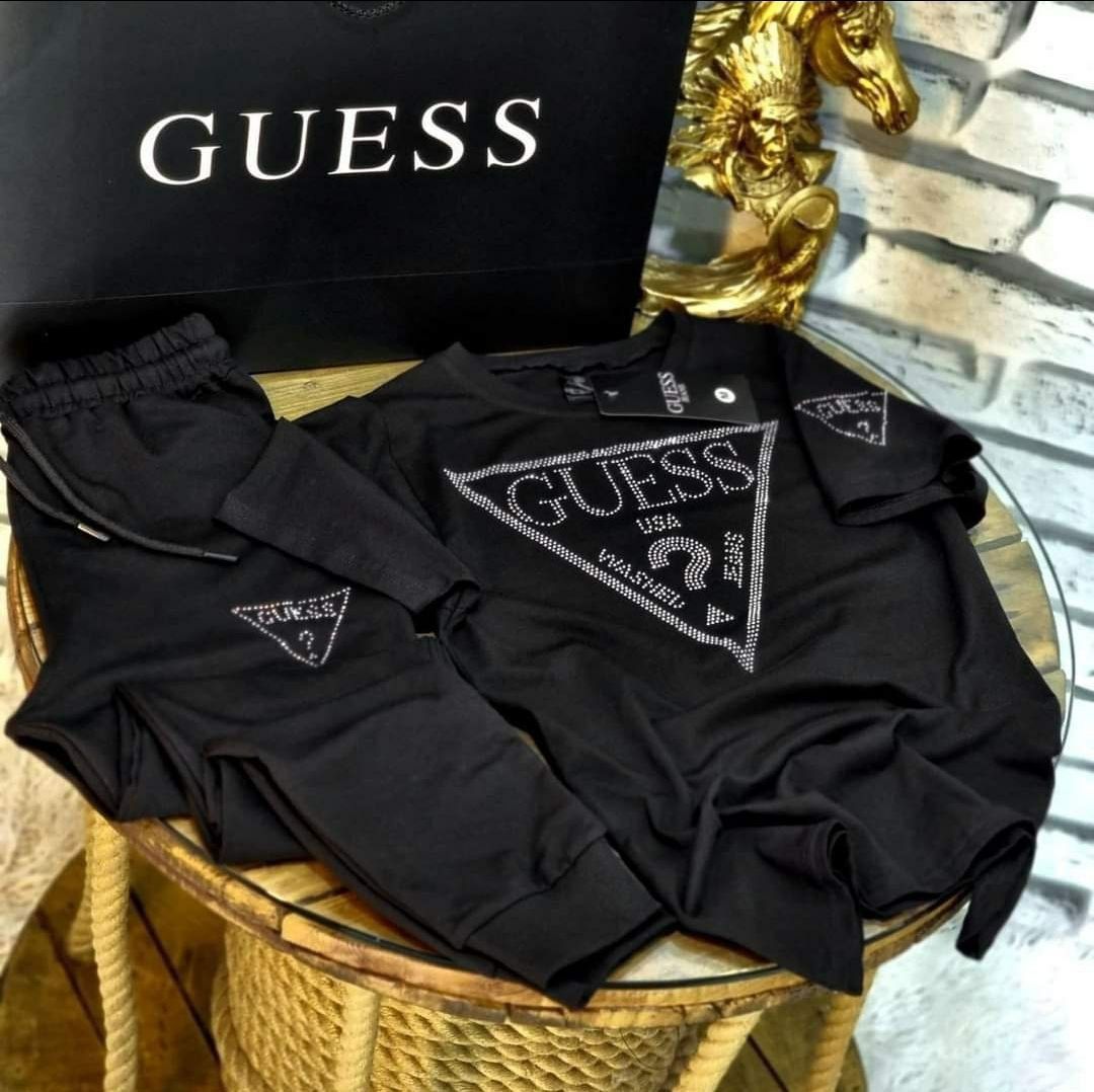 Compleu Guess 
Negru
   XL 
Alb
   M  XL 
Roz
  S M L XL 2XL
Bbc cu el