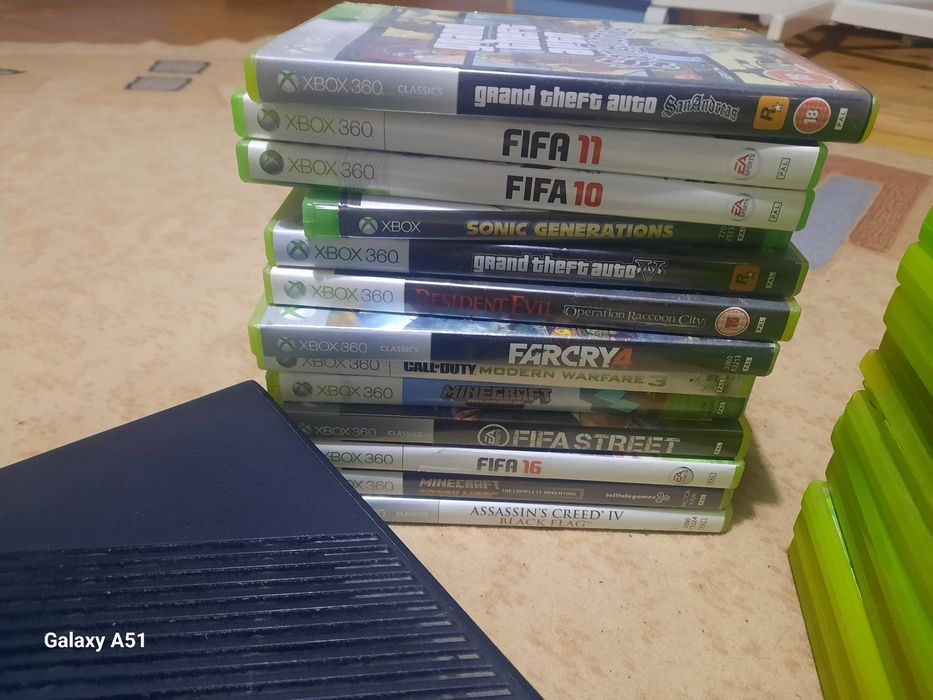 Vând Xbox 360+2 joystick