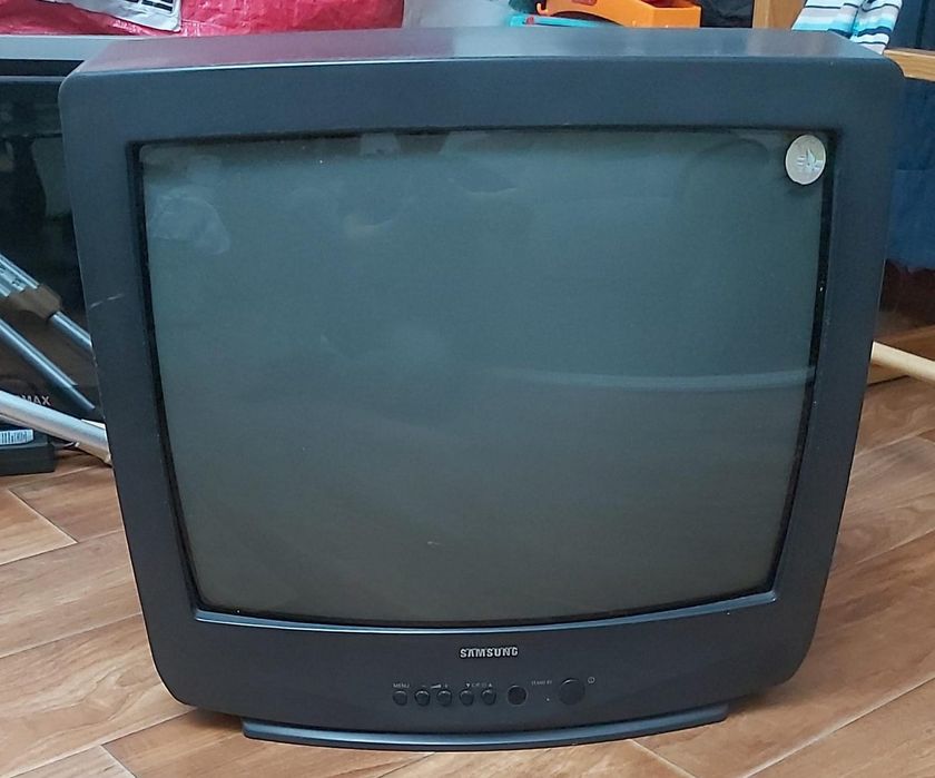 Отдам рабочий телевизор